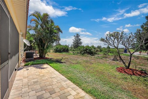 House in Lehigh Acres, Florida 2 bedrooms, 125.7 sq.m. № 1651669 - photo 7