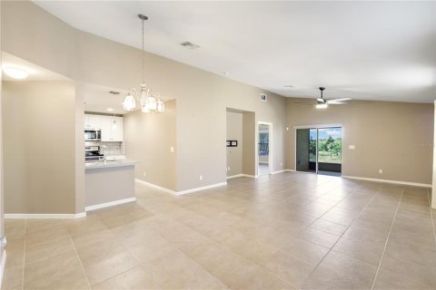 House in Lehigh Acres, Florida 2 bedrooms, 125.7 sq.m. № 1651669 - photo 17