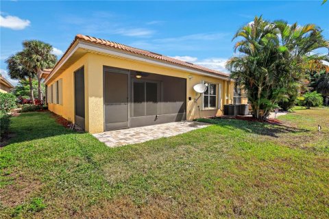 House in Lehigh Acres, Florida 2 bedrooms, 125.7 sq.m. № 1651669 - photo 8