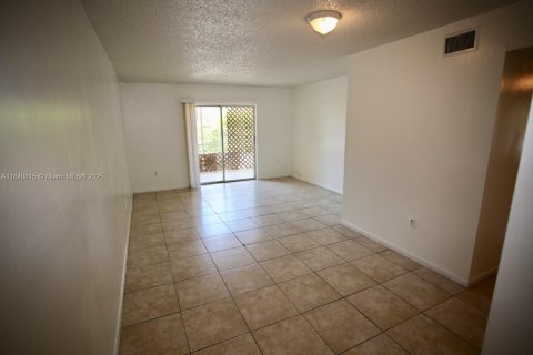 Condo in Deerfield Beach, Florida, 2 bedrooms  № 1939689 - photo 4