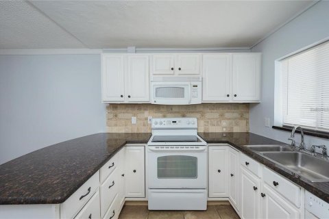 Condo in Sarasota, Florida, 2 bedrooms  № 2209164 - photo 8