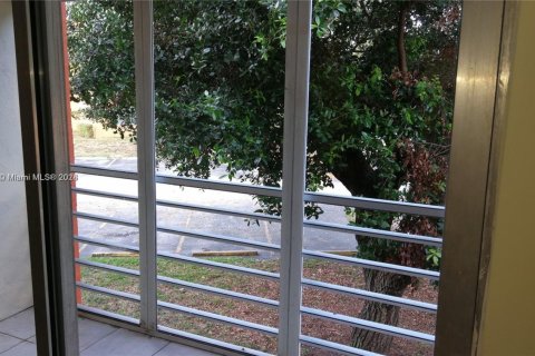 Copropriété à vendre à Deerfield Beach, Floride: 2 chambres, 119.84 m2 № 1960083 - photo 4