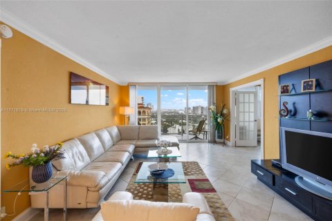 Купить кондоминиум в Халландейл-Бич, Флорида 2 спальни, 115.94м2, № 1692587 - фото 13