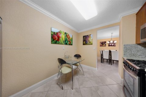 Купить кондоминиум в Халландейл-Бич, Флорида 2 спальни, 115.94м2, № 1692587 - фото 20