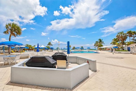 Купить кондоминиум в Халландейл-Бич, Флорида 2 спальни, 115.94м2, № 1692587 - фото 5