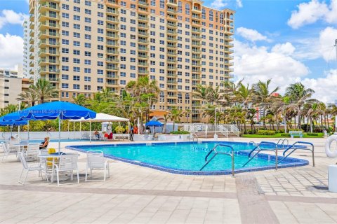 Купить кондоминиум в Халландейл-Бич, Флорида 2 спальни, 115.94м2, № 1692587 - фото 3