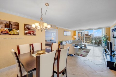 Купить кондоминиум в Халландейл-Бич, Флорида 2 спальни, 115.94м2, № 1692587 - фото 10