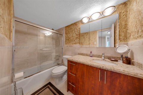 Купить кондоминиум в Халландейл-Бич, Флорида 2 спальни, 115.94м2, № 1692587 - фото 26