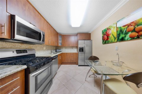 Купить кондоминиум в Халландейл-Бич, Флорида 2 спальни, 115.94м2, № 1692587 - фото 19