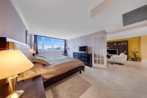 Купить кондоминиум в Халландейл-Бич, Флорида 2 спальни, 115.94м2, № 1692587 - фото 24