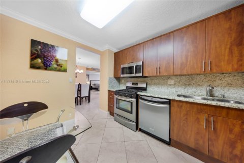 Купить кондоминиум в Халландейл-Бич, Флорида 2 спальни, 115.94м2, № 1692587 - фото 21