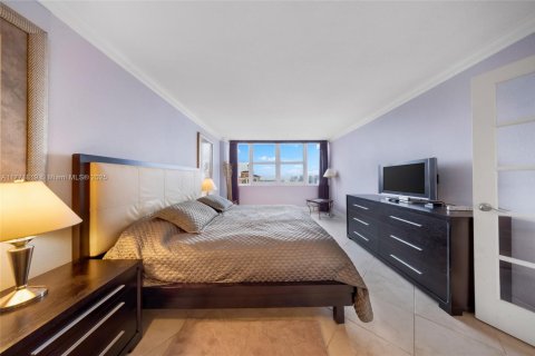 Купить кондоминиум в Халландейл-Бич, Флорида 2 спальни, 115.94м2, № 1692587 - фото 23