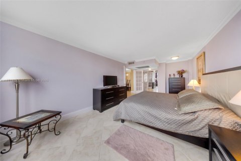 Купить кондоминиум в Халландейл-Бич, Флорида 2 спальни, 115.94м2, № 1692587 - фото 25