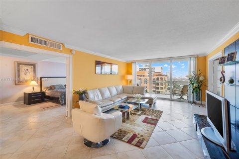 Купить кондоминиум в Халландейл-Бич, Флорида 2 спальни, 115.94м2, № 1692587 - фото 12