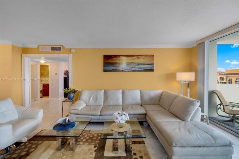 Купить кондоминиум в Халландейл-Бич, Флорида 2 спальни, 115.94м2, № 1692587 - фото 15