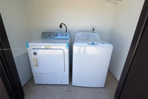 Townhouse in Miami, Florida 2 bedrooms, 95.69 sq.m. № 1953787 - photo 13