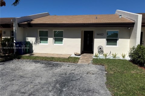 Townhouse in Miami, Florida 2 bedrooms, 95.69 sq.m. № 1953787 - photo 1