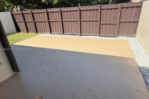 Townhouse in Miami, Florida 2 bedrooms, 95.69 sq.m. № 1953787 - photo 17