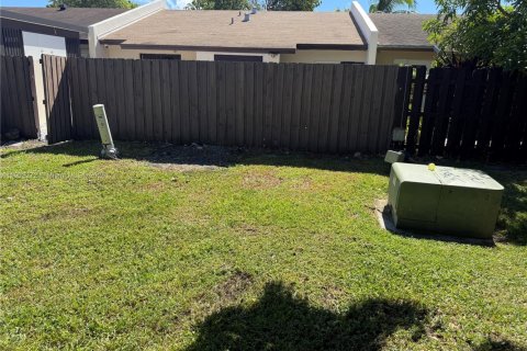 Townhouse in Miami, Florida 2 bedrooms, 95.69 sq.m. № 1953787 - photo 18