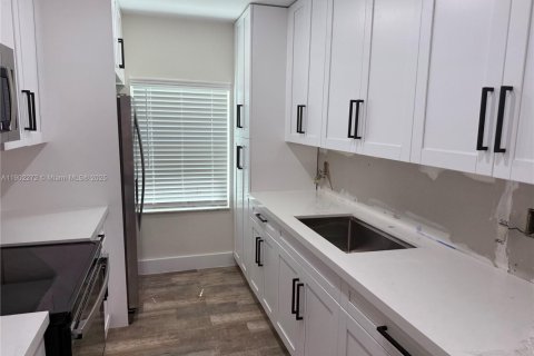 Townhouse in Miami, Florida 2 bedrooms, 95.69 sq.m. № 1953787 - photo 3