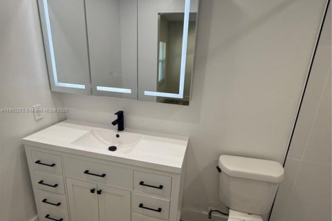 Townhouse in Miami, Florida 2 bedrooms, 95.69 sq.m. № 1953787 - photo 7