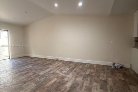 Townhouse in Miami, Florida 2 bedrooms, 95.69 sq.m. № 1953787 - photo 19