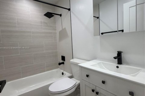 Townhouse in Miami, Florida 2 bedrooms, 95.69 sq.m. № 1953787 - photo 20