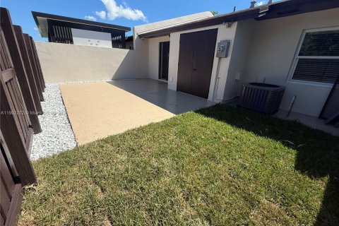 Townhouse in Miami, Florida 2 bedrooms, 95.69 sq.m. № 1953787 - photo 14