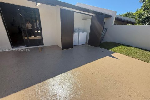 Townhouse in Miami, Florida 2 bedrooms, 95.69 sq.m. № 1953787 - photo 15