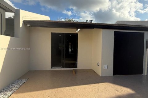 Townhouse in Miami, Florida 2 bedrooms, 95.69 sq.m. № 1953787 - photo 29