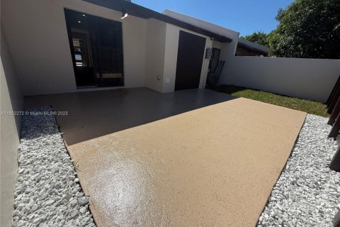Townhouse in Miami, Florida 2 bedrooms, 95.69 sq.m. № 1953787 - photo 16