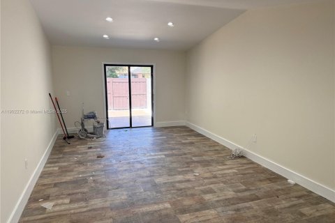 Townhouse in Miami, Florida 2 bedrooms, 95.69 sq.m. № 1953787 - photo 4