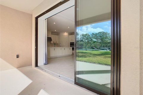 Casa en venta en Kissimmee, Florida, 2 dormitorios, 184.13 m2 № 2383725 - foto 5