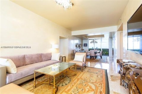 Copropriété à louer à Sunny Isles Beach, Floride: 2 chambres, 216.18 m2 № 2283171 - photo 8