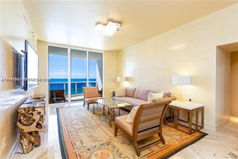 Copropriété à louer à Sunny Isles Beach, Floride: 2 chambres, 216.18 m2 № 2283171 - photo 4