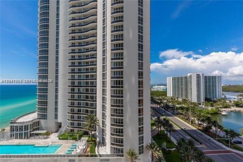 Copropriété à louer à Sunny Isles Beach, Floride: 2 chambres, 216.18 m2 № 2283171 - photo 27
