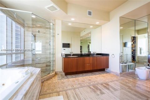 Copropriété à louer à Sunny Isles Beach, Floride: 2 chambres, 216.18 m2 № 2283171 - photo 19