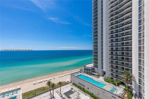 Copropriété à louer à Sunny Isles Beach, Floride: 2 chambres, 216.18 m2 № 2283171 - photo 2