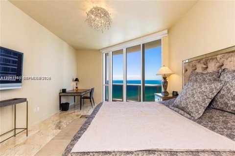 Copropriété à louer à Sunny Isles Beach, Floride: 2 chambres, 216.18 m2 № 2283171 - photo 16