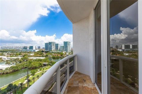 Copropriété à louer à Sunny Isles Beach, Floride: 2 chambres, 216.18 m2 № 2283171 - photo 26