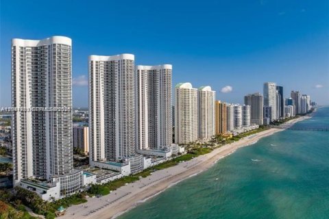 Condo à Sunny Isles Beach, Floride, 2 chambres  № 2283171