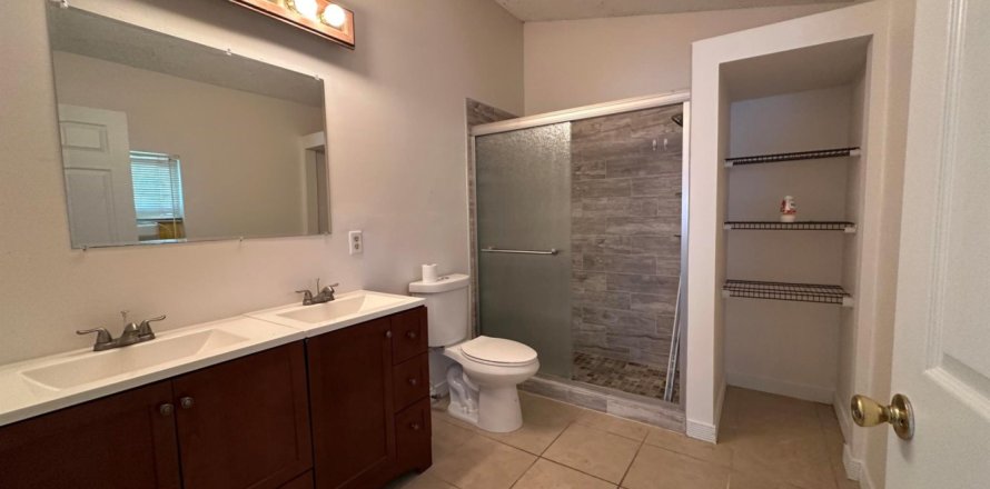 Casa en Okeechobee, Florida 3 dormitorios, 298.22 m2 № 1180650