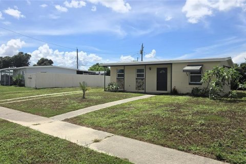 House in Port Charlotte, Florida 2 bedrooms, 72.74 sq.m. № 2368774
