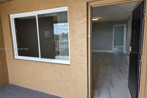 Кондоминиум с 2 спальнями в Хайалиа, Флорида № 2050198