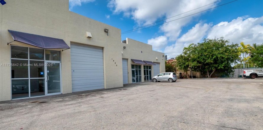 Immobilier commercial à North Miami, Floride № 1865483