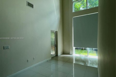 Condominio en venta en Miami, Florida, 2 dormitorios, 95.32 m2 № 2085699 - foto 12