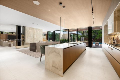 Купить виллу или дом в Майами, Флорида 6 спален, 993.03м2, № 2154833 - фото 2