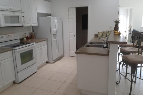 Condo in Fort Pierce, Florida, 2 bedrooms  № 1136305 - photo 1