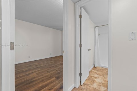 Condo in Aventura, Florida, 2 bedrooms  № 1961970 - photo 12