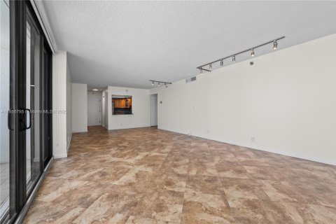 Condo in Aventura, Florida, 2 bedrooms  № 1961970 - photo 9